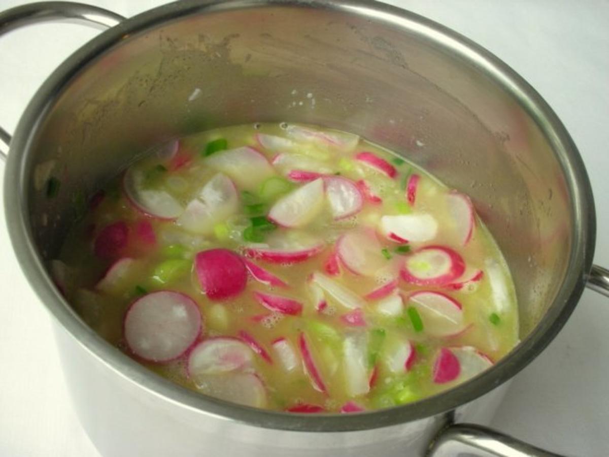 Radieschensuppe mit Gänseblümchen ~ ~ - Rezept - kochbar.de