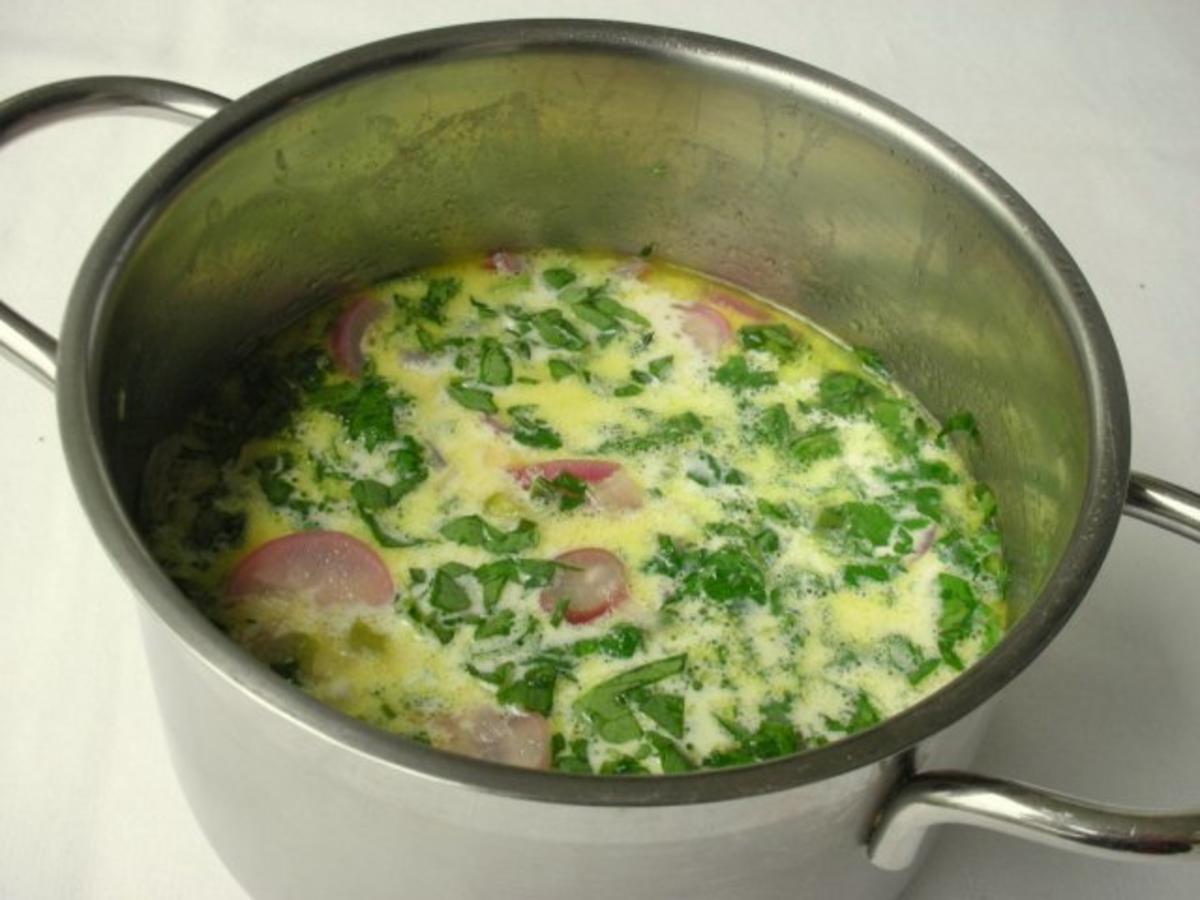 Radieschensuppe mit Gänseblümchen ~ ~ - einfach - von Noriana