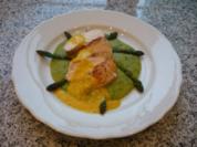 Surpreme vom Hühnchen auf Bärlauchpolenta mit grünem Spargel und Safranschaum - Rezept