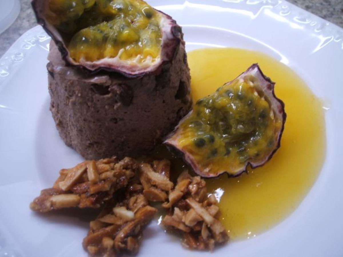 Dessert: Schoko-Pannacotta mit schneller Maracujasoße - Rezept