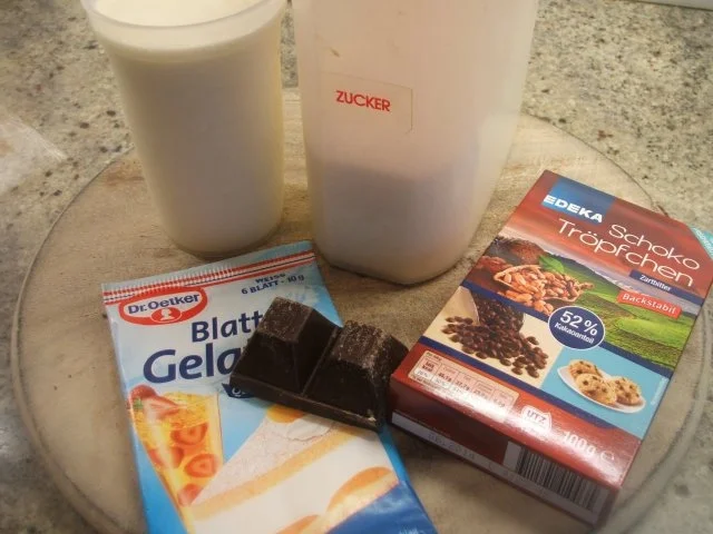 Dessert: Schoko-Pannacotta mit schneller Maracujasoße - Rezept - Bild Nr. 2