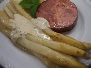 Gemüse: Kräuterspargel aus dem Rohr mit Schweinekamm und Remoulade - Rezept