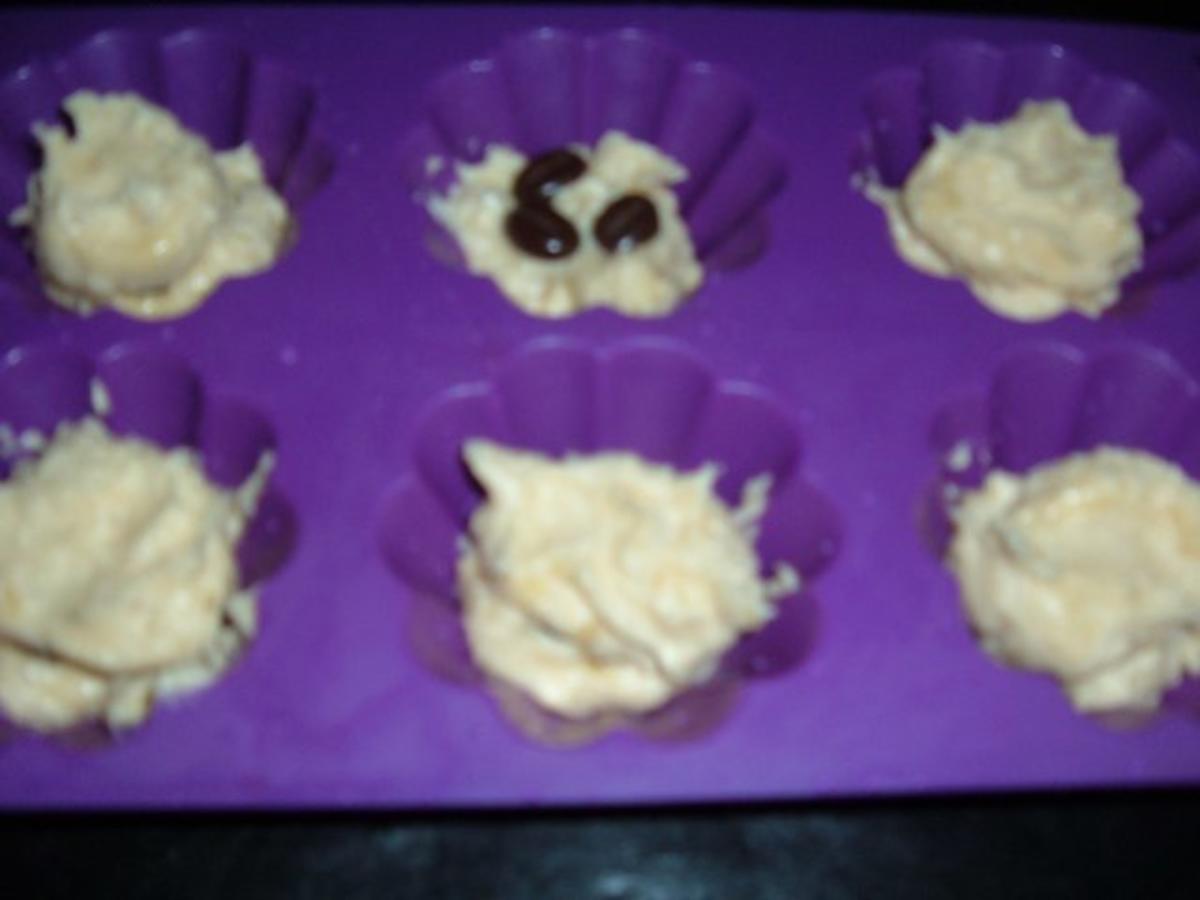 Kuchen :  Muffins mit Moccabohnen, Marzipan und Amaretto - Rezept - Bild Nr. 5