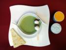 Basilikumschaumsuppe mit Tomaten-Mozzarella-Spieß - Rezept