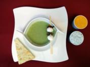 Basilikumschaumsuppe mit Tomaten-Mozzarella-Spieß - Rezept