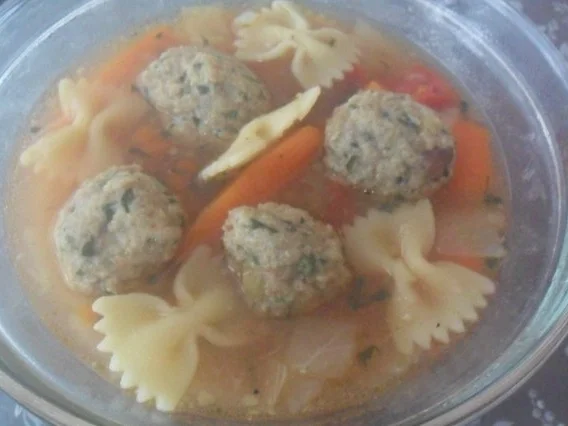 Rezept: herzhaftes süppchen mit markklößchen und farfalle Bild Nr. 2 herzhaftes süppchen mit markklößchen und farfalle - Rezept - Bild Nr. 2