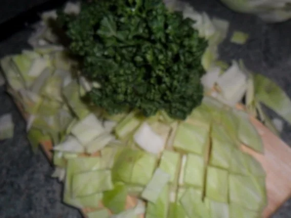 Rezept: herzhaftes süppchen mit markklößchen und farfalle Bild Nr. 5 herzhaftes süppchen mit markklößchen und farfalle - Rezept - Bild Nr. 5