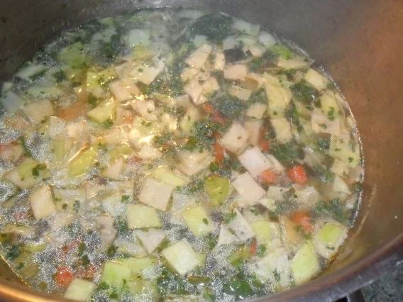 Rezept: herzhaftes süppchen mit markklößchen und farfalle Bild Nr. 7 herzhaftes süppchen mit markklößchen und farfalle - Rezept - Bild Nr. 7