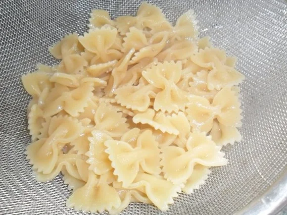 Rezept: herzhaftes süppchen mit markklößchen und farfalle Bild Nr. 8 herzhaftes süppchen mit markklößchen und farfalle - Rezept - Bild Nr. 8