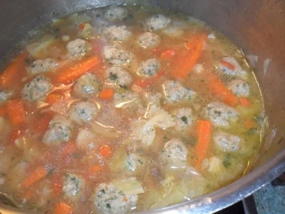 Rezept: herzhaftes süppchen mit markklößchen und farfalle Bild Nr. 10 herzhaftes süppchen mit markklößchen und farfalle - Rezept - Bild Nr. 10