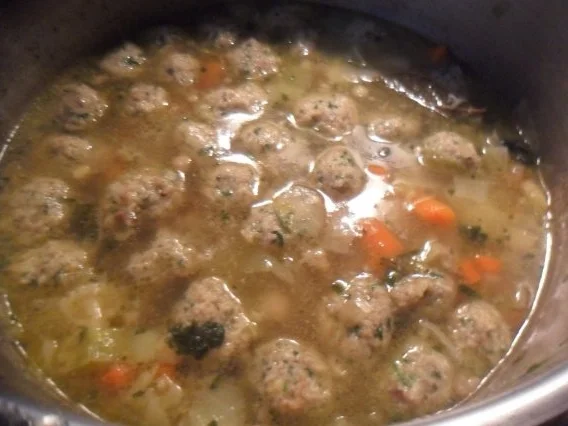 Rezept: herzhaftes süppchen mit markklößchen und farfalle Bild Nr. 12 herzhaftes süppchen mit markklößchen und farfalle - Rezept - Bild Nr. 12