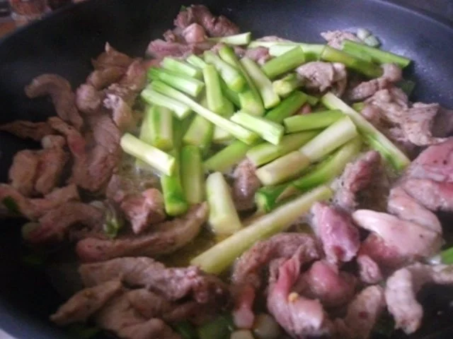 Rezept: Schnitzeltopf mit grünem Spargel Bild Nr. 6 Schnitzeltopf mit grünem Spargel - Rezept - Bild Nr. 6