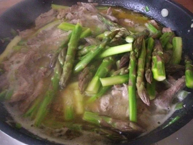 Rezept: Schnitzeltopf mit grünem Spargel Bild Nr. 9 Schnitzeltopf mit grünem Spargel - Rezept - Bild Nr. 9