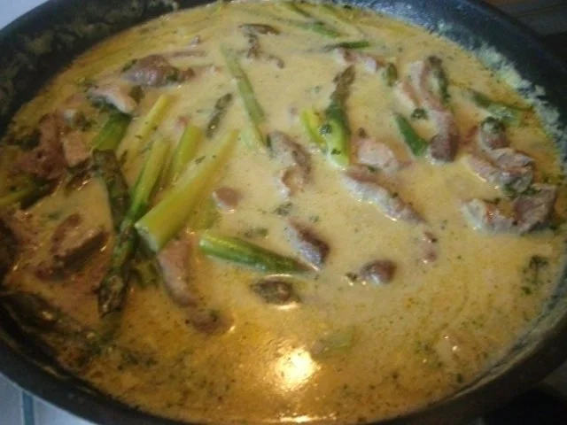 Rezept: Schnitzeltopf mit grünem Spargel Schnitzeltopf mit grünem Spargel - Rezept