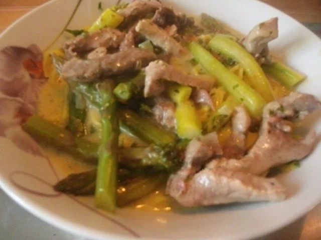 Rezept: Schnitzeltopf mit grünem Spargel Bild Nr. 16 Schnitzeltopf mit grünem Spargel - Rezept - Bild Nr. 16