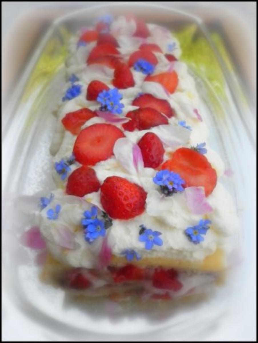 Erdbeer-Rhabarber-Biskuitrolle - Rezept - Bild Nr. 9
