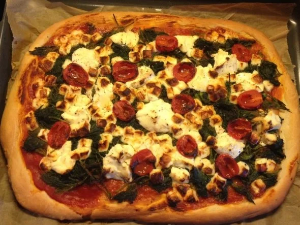 Rezept: Brennnessel-Pizza Brennnessel-Pizza - Rezept