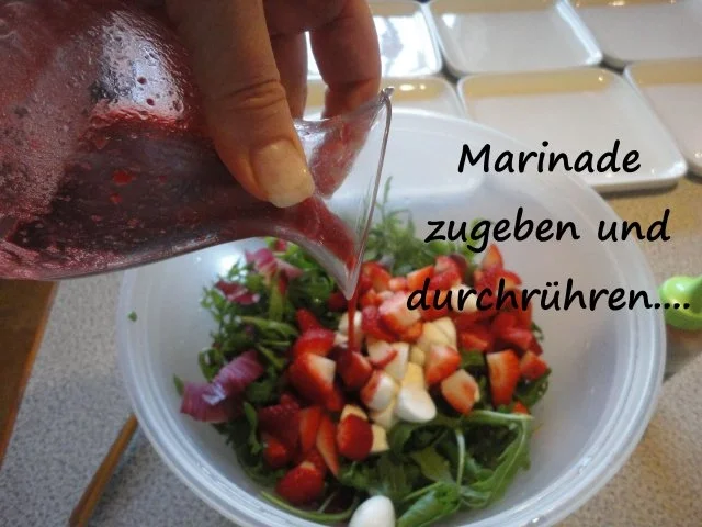 Rezept: Erdbeer - Caprese - Salat Bild Nr. 3 Erdbeer - Caprese - Salat - Rezept - Bild Nr. 3