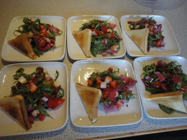 Rezept: Erdbeer - Caprese - Salat Bild Nr. 4 Erdbeer - Caprese - Salat - Rezept - Bild Nr. 4