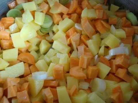 Rezept: Allgäuer Kartoffelsupp mit Bier - & Speckkrusteln Bild Nr. 8 Allgäuer Kartoffelsupp mit Bier - & Speckkrusteln - Rezept - Bild Nr. 8