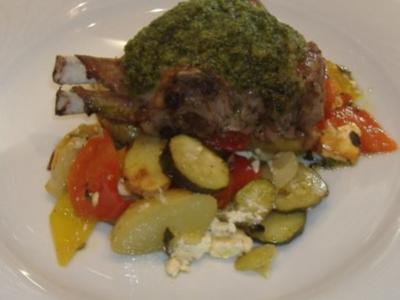 Rezept: Ofengemüse mit Lammkoteletts und Bärlauchkruste Ofengemüse mit Lammkoteletts und Bärlauchkruste - Rezept