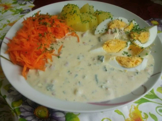 Eier in Schinken Frischkäse Kräutersauce - Rezept