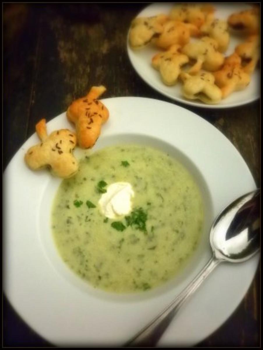 Grüne Suppe mit Knusperkräutern - Rezept - kochbar.de