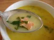 Rucola Weinsüppchen mit Lachstopping - Rezept