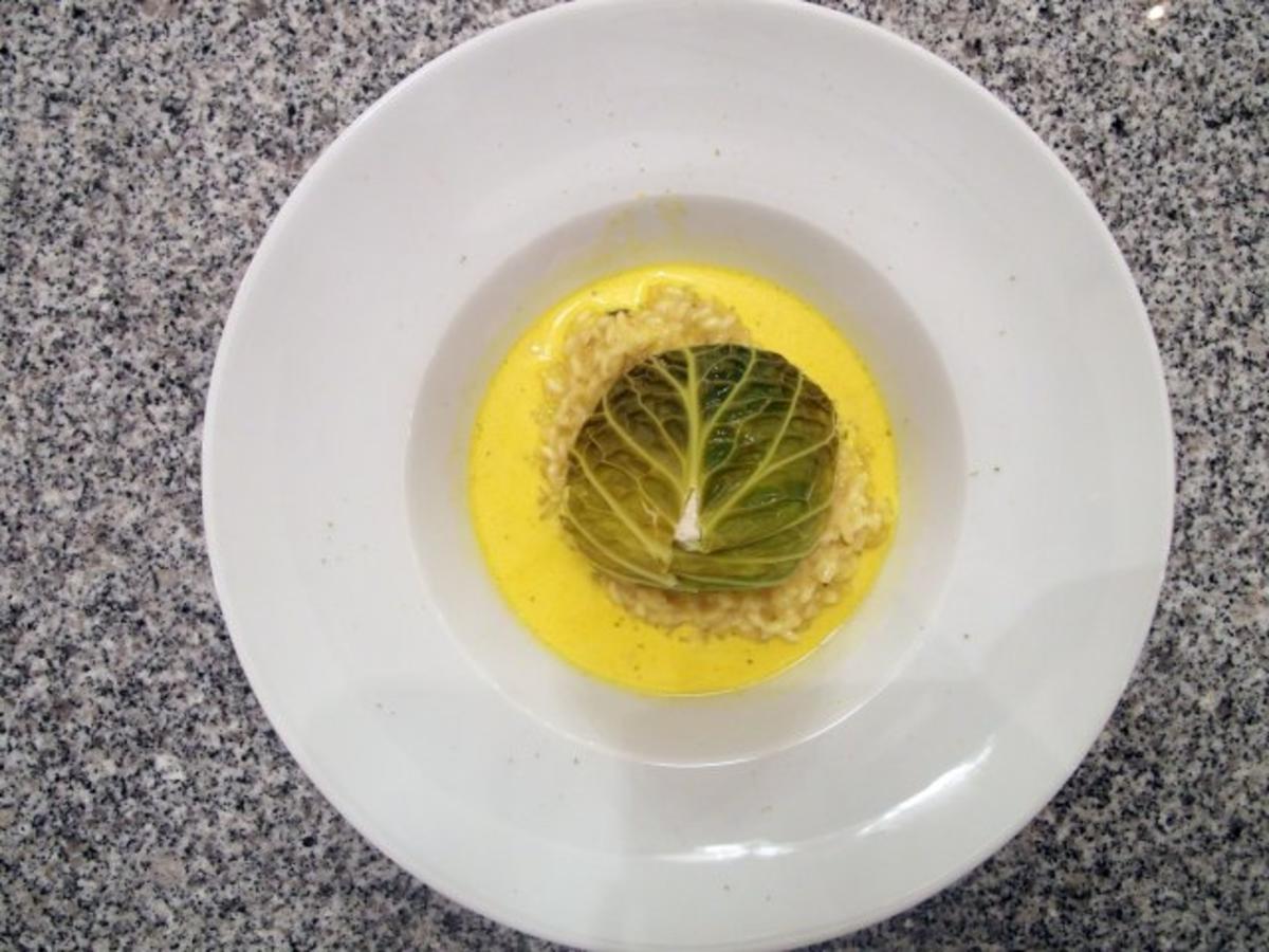 Bilder für Gefüllte Wirsingbällchen auf Limonen-Risotto an Safransoße - Rezept