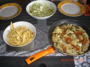 Hühnerfiletgeschnetzeltes mit Pommes und steirischen Rahmgurkensalat - Rezept