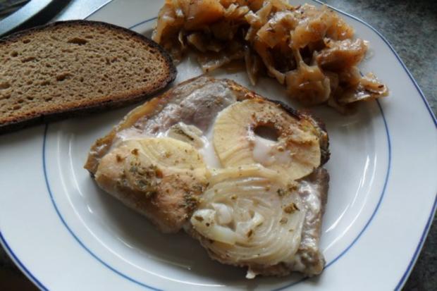gebundener schweinekamm mit ziegenkäse-äpfeln-zwiebeln-oregano - Rezept ...