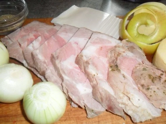 Rezept: gebundener schweinekamm mit ziegenkäse-äpfeln-zwiebeln-oregano Bild Nr. 5 gebundener schweinekamm mit ziegenkäse-äpfeln-zwiebeln-oregano - Rezept - Bild Nr. 5