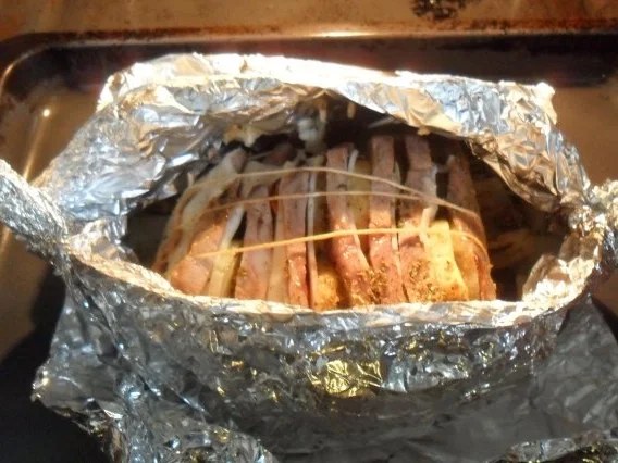 Rezept: gebundener schweinekamm mit ziegenkäse-äpfeln-zwiebeln-oregano Bild Nr. 12 gebundener schweinekamm mit ziegenkäse-äpfeln-zwiebeln-oregano - Rezept - Bild Nr. 12