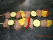 Putenspieße mit Ananas und Zuchini - Rezept