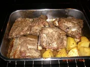 Schweinerippen mit Kartoffeln - Rezept