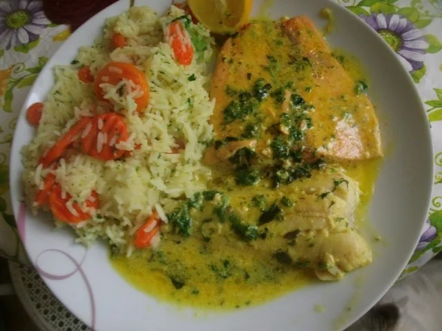 Gemüsereis mit 2 Sorten  Fisch in Sahnedillsauce - Rezept