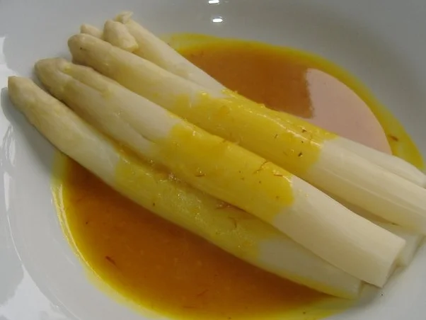 Rezept: Spargel mit Safransauce Spargel mit Safransauce - Rezept
