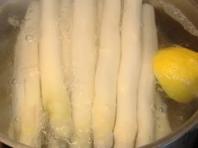 Rezept: Spargel mit Safransauce Bild Nr. 2 Spargel mit Safransauce - Rezept - Bild Nr. 2