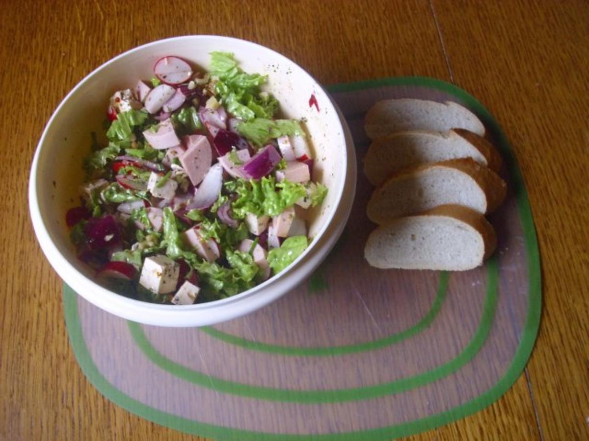Pikanter Wurstsalat mit Radieschen - Rezept