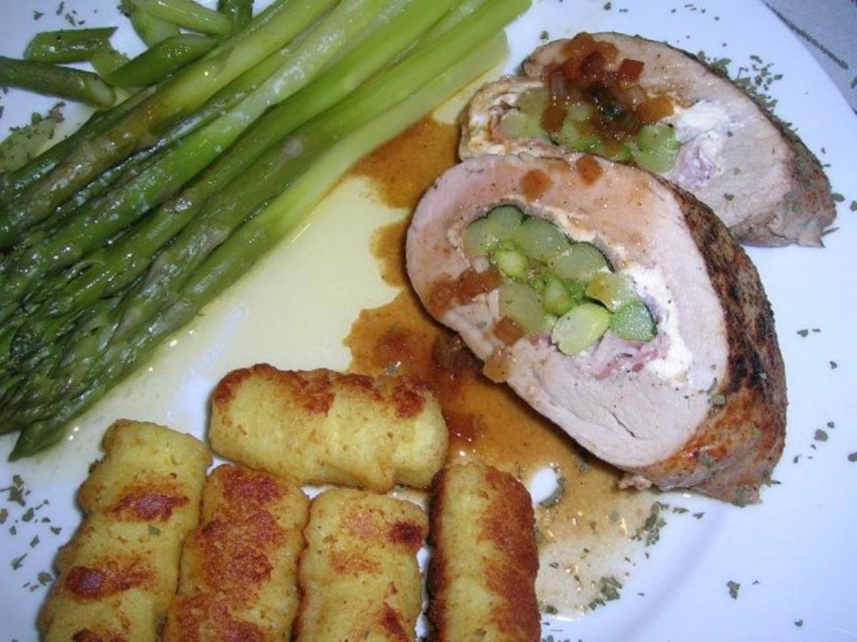 Schweinefilet, gefüllt mit grünem Spargel - einfach - von rowiwo Schweinefilet, gefüllt mit grünem Spargel - einfach - von rowiwo