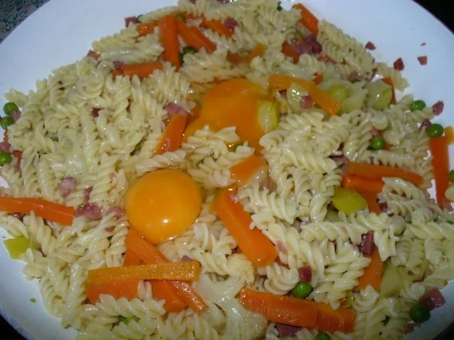 Nudelpfanne mit Gemüse, Schinken und Ei - Rezept - Bild Nr. 3