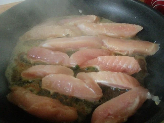 Hähnchenbruststreifen mit frischen Kräutern gebraten  in Senfsauce - Rezept - Bild Nr. 4