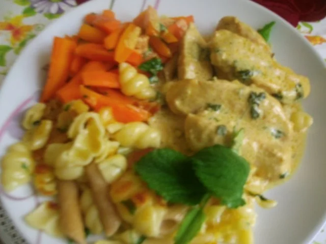 Hähnchenbruststreifen mit frischen Kräutern gebraten  in Senfsauce - Rezept - Bild Nr. 2