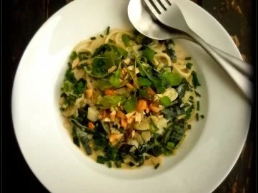 Lauch-Rahmsoße mit Blauschimmelkäse, Steinpilzen und Cashewkernen - Rezept