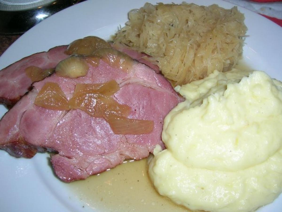 Schweinenackenbraten NT gegart mit karamellisiertem Sauerkraut und Kartoffelpü - Rezept - Bild Nr. 3