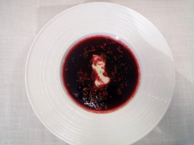 Rezept: Rote Bete-Suppe mit Orangen, Schmand und Cashewkernen Rote Bete-Suppe mit Orangen, Schmand und Cashewkernen - Rezept