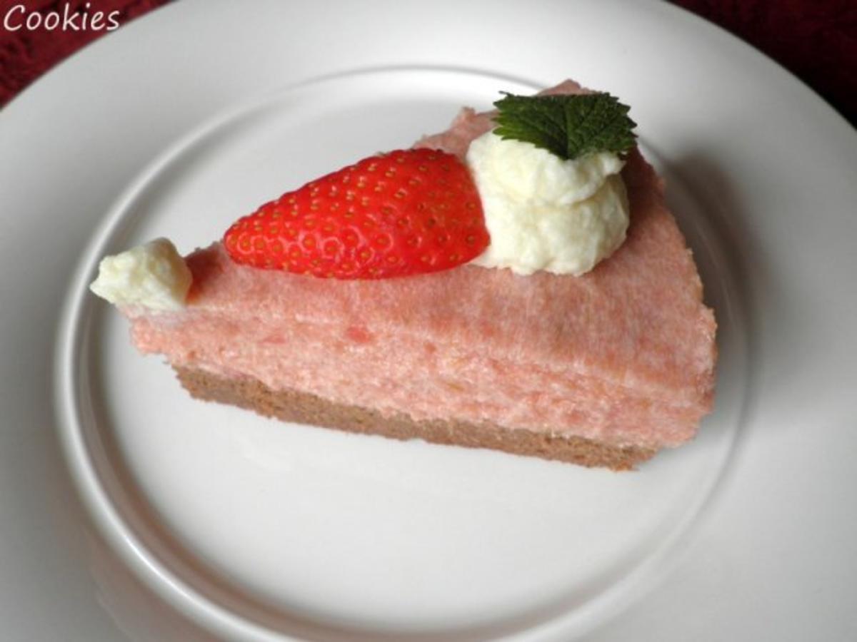 Kleine Rhabarber - Sahne - Torte mit Erdbeeren ... - Rezept - Bild Nr. 2