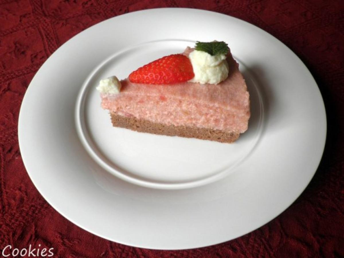 Kleine Rhabarber - Sahne - Torte mit Erdbeeren ... - Rezept - Bild Nr. 3