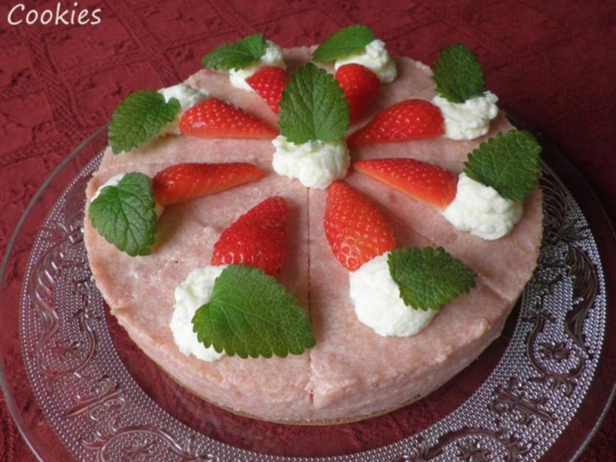 Kleine Rhabarber Sahne Torte mit Erdbeeren - einfach - von Cookies