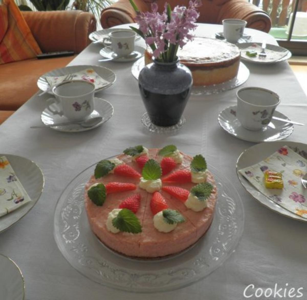 Kleine Rhabarber - Sahne - Torte mit Erdbeeren ... - Rezept - Bild Nr. 5
